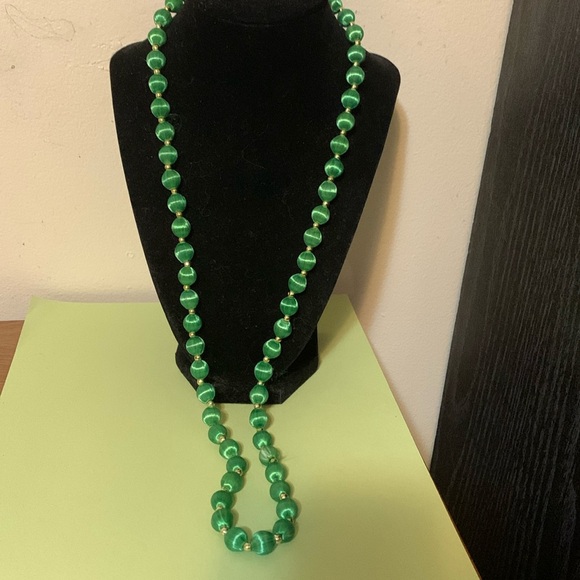 Beautiful emerald green necklace 30” long - Picture 2 of 7
